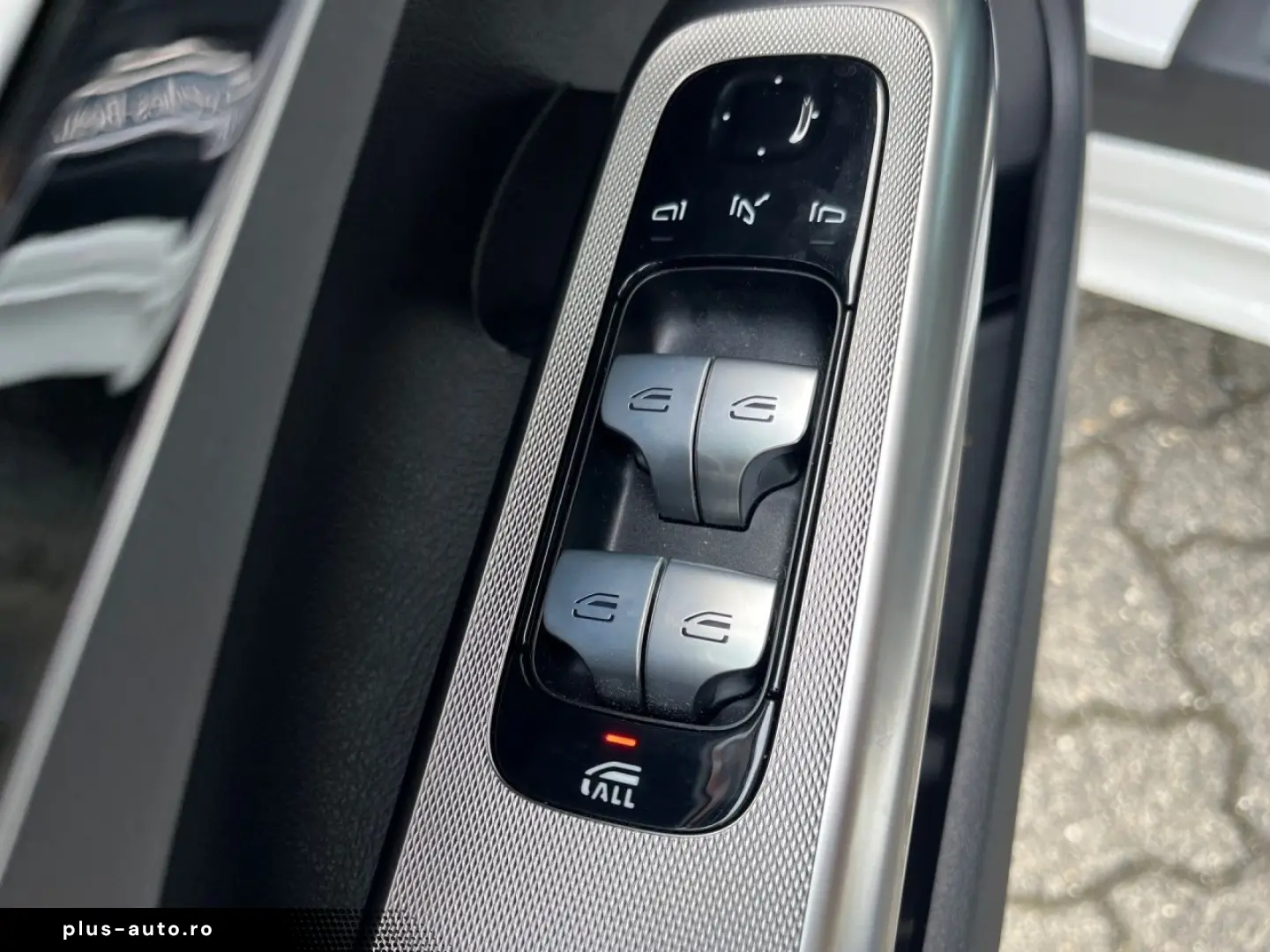 MERCEDES-BENZ CLE 200 Cabriolet AMG Leder Kamera Verdeck rot