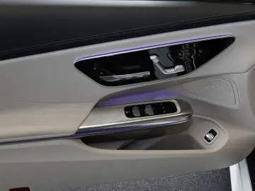 MERCEDES-BENZ CLE 180 Cabrio AMG 360  DISTRONIC LEDER BEIGE