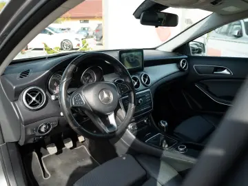 Mercedes-Benz GLA 180d