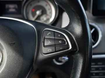 Mercedes-Benz GLA 180d