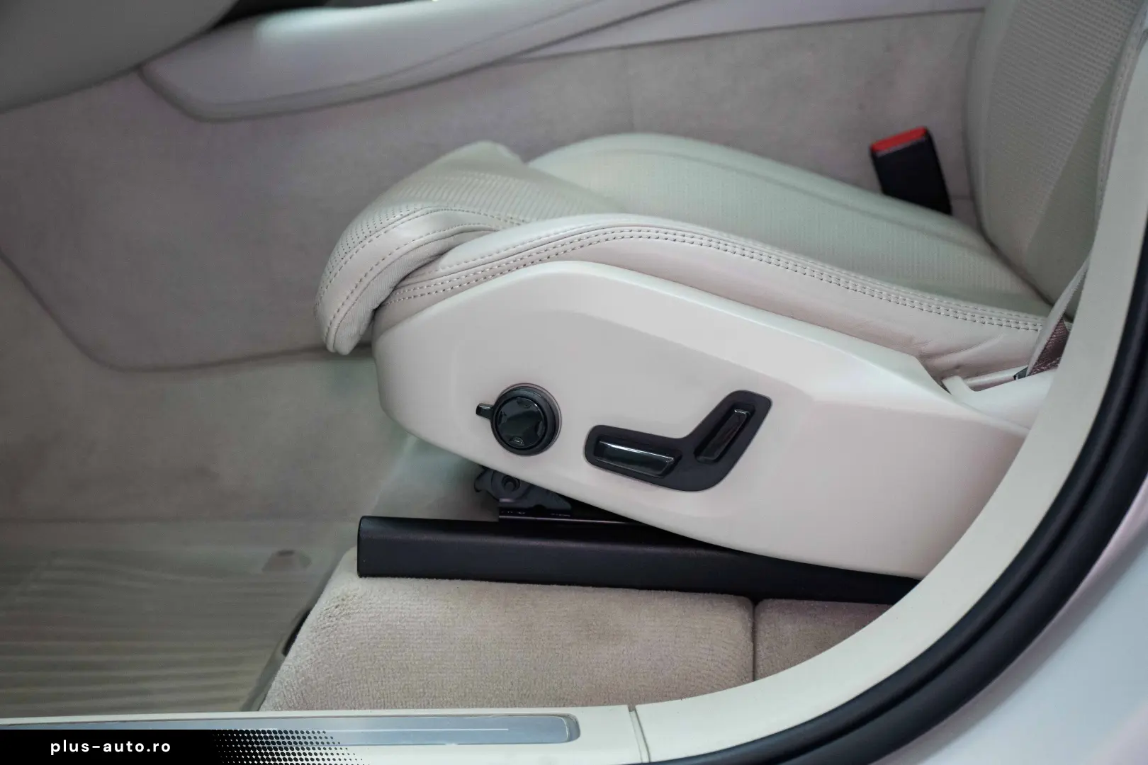 Volvo XC 90  T8 Recharge  LED  7 Locuri  AWD