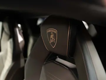 LAMBORGHINI Revuelto - Full Carbon & Livery - top spec