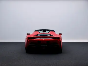 FERRARI SF90 Spider