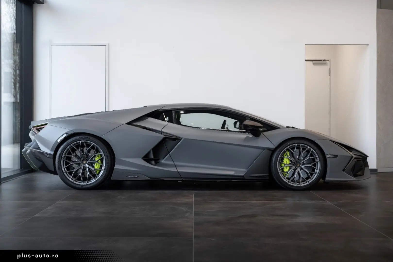 LAMBORGHINI Revuelto 6.5 V12 HPEV