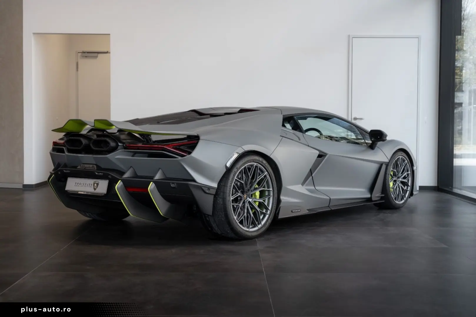 LAMBORGHINI Revuelto 6.5 V12 HPEV