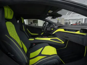 LAMBORGHINI Revuelto 6.5 V12 HPEV