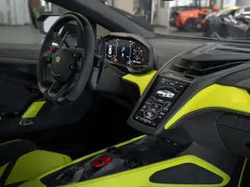 LAMBORGHINI Revuelto 6.5 V12 HPEV