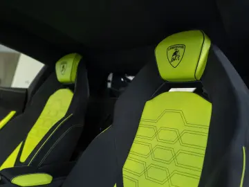 LAMBORGHINI Revuelto 6.5 V12 HPEV