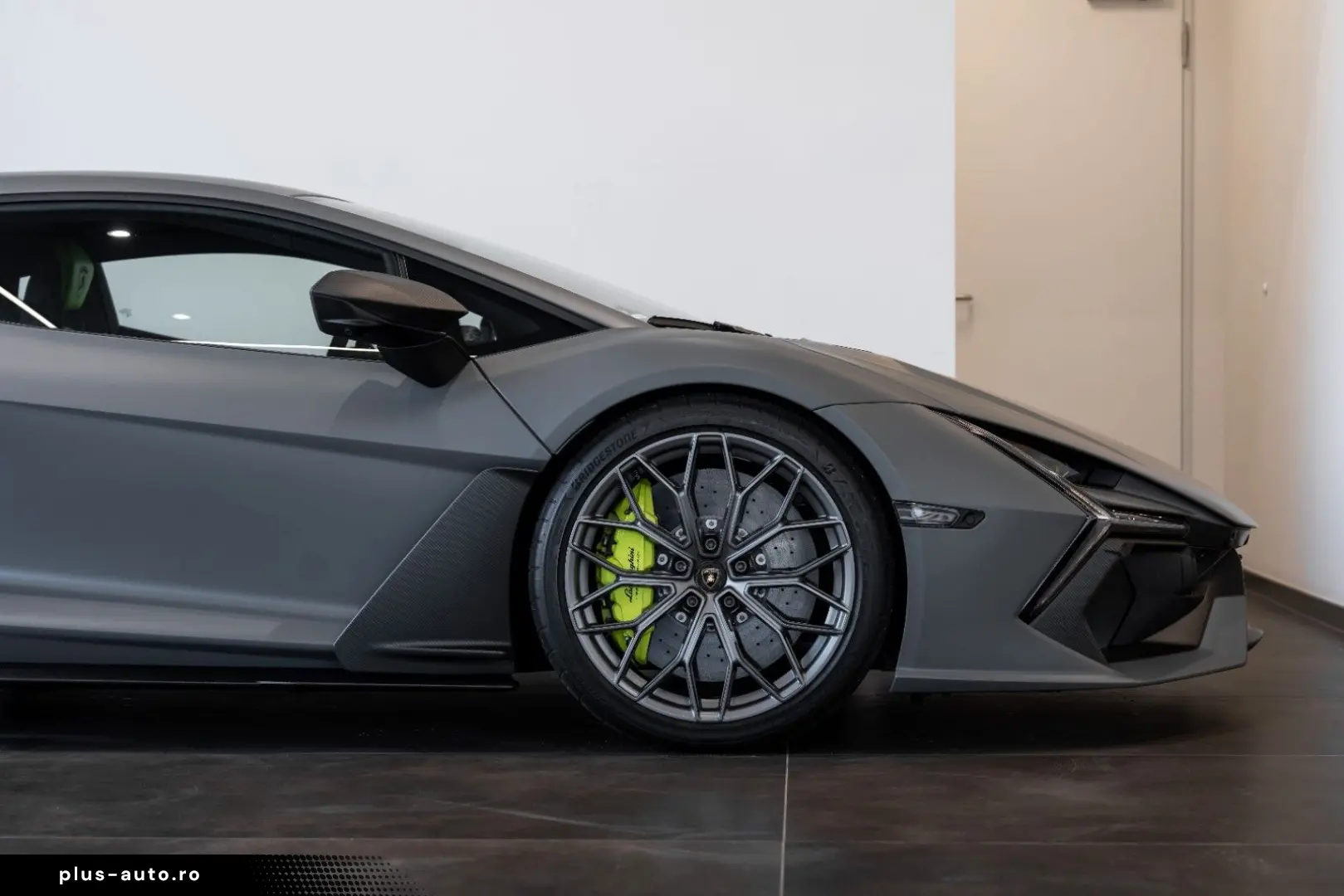 LAMBORGHINI Revuelto 6.5 V12 HPEV
