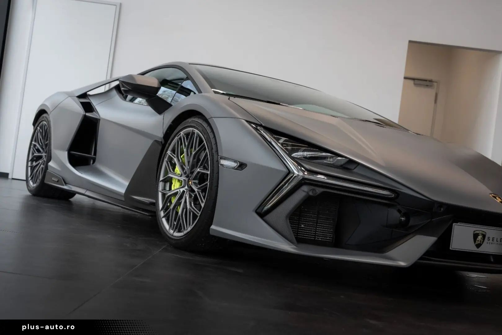 LAMBORGHINI Revuelto 6.5 V12 HPEV