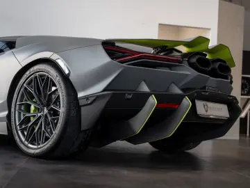 LAMBORGHINI Revuelto 6.5 V12 HPEV