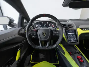 LAMBORGHINI Revuelto 6.5 V12 HPEV