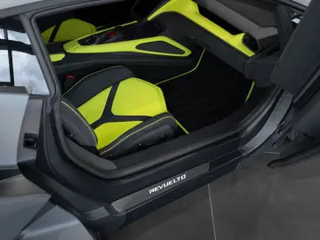 LAMBORGHINI Revuelto 6.5 V12 HPEV