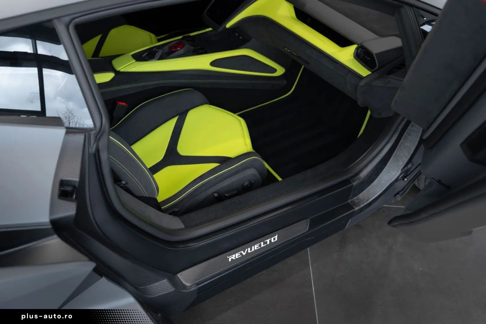 LAMBORGHINI Revuelto 6.5 V12 HPEV