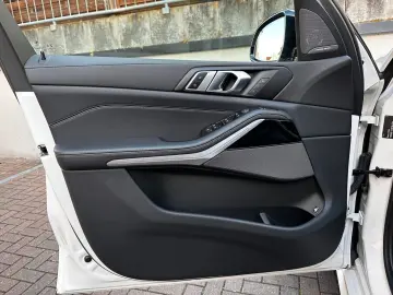 BMW X5 xDr45e M Sport PANO AHK AdapLED ACC H&K 360