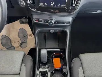 VOLVO XC40 1.5 T5 PHEV Plus Dark Recharge DCT