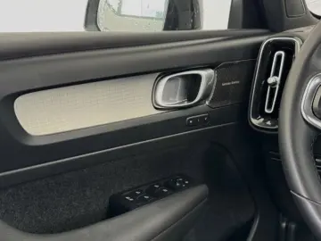 VOLVO XC40 1.5 T5 PHEV Plus Dark Recharge DCT