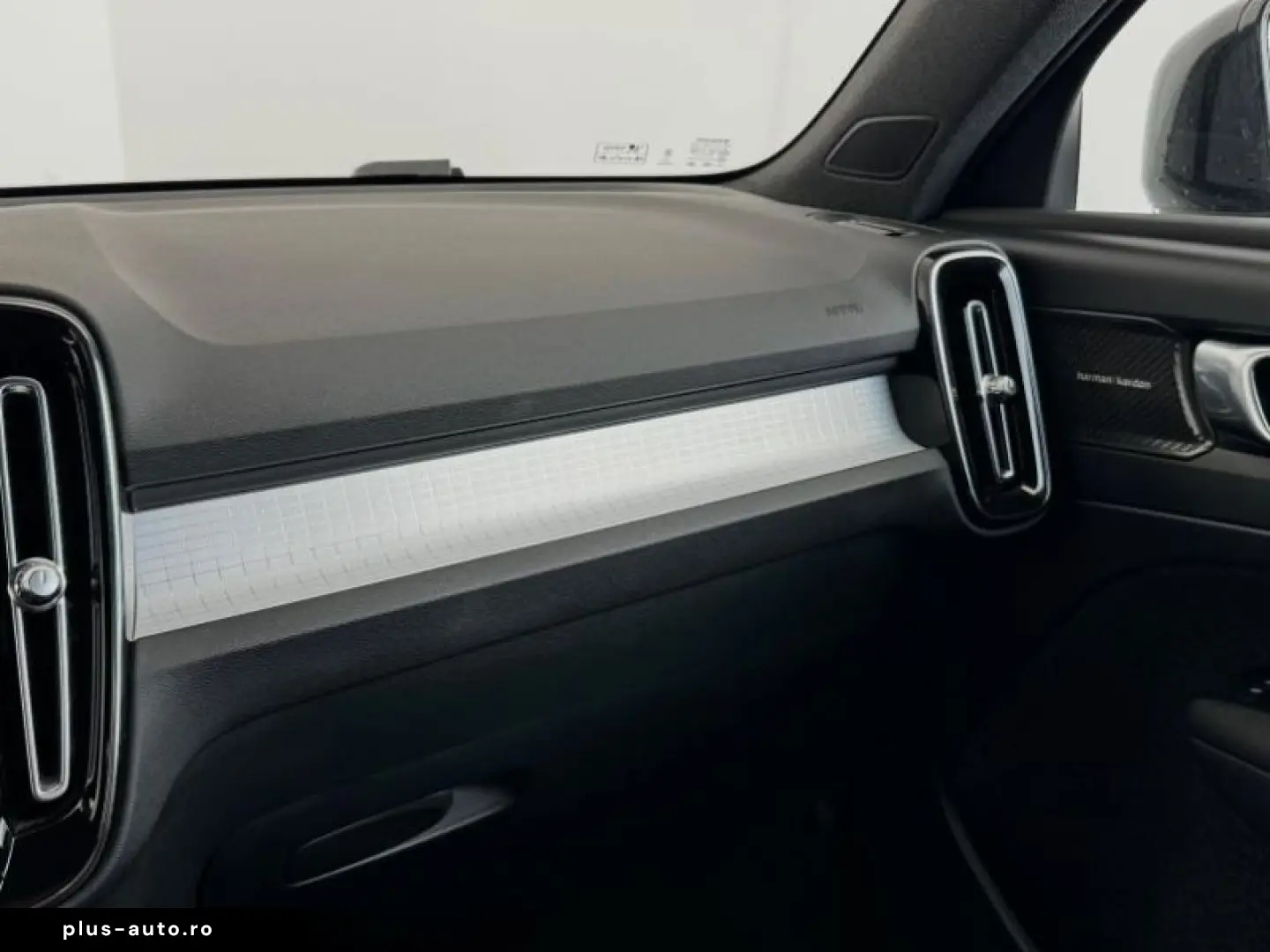 VOLVO XC40 1.5 T5 PHEV Plus Dark Recharge DCT