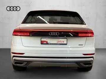 AUDI Q8 55 TFSIe quattro  S-line Air AHK