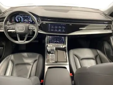 AUDI Q8 55 TFSIe quattro  S-line Air AHK