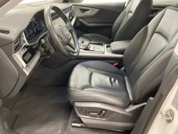 AUDI Q8 55 TFSIe quattro  S-line Air AHK