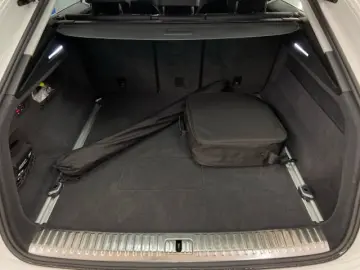 AUDI Q8 55 TFSIe quattro  S-line Air AHK