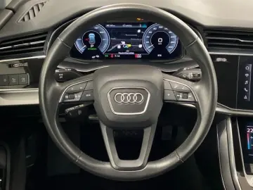 AUDI Q8 55 TFSIe quattro  S-line Air AHK