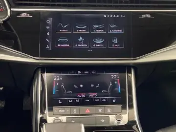 AUDI Q8 55 TFSIe quattro  S-line Air AHK