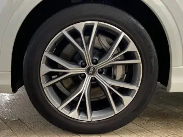 AUDI Q8 55 TFSIe quattro  S-line Air AHK