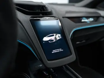 LAMBORGHINI Revuelto V12 - STOCK