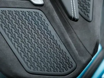 LAMBORGHINI Revuelto V12 - STOCK