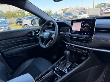 JEEP COMPASS 1.4i     2022    Automat