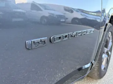 JEEP COMPASS 1.4i     2022    Automat