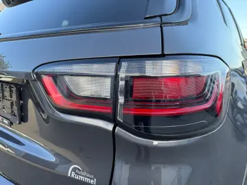 JEEP COMPASS 1.4i     2022    Automat