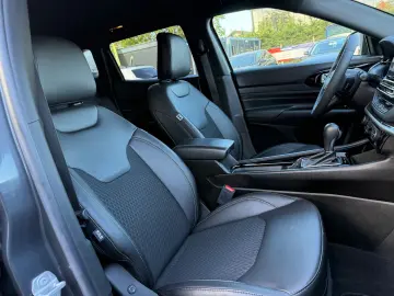 JEEP COMPASS 1.4i     2022    Automat