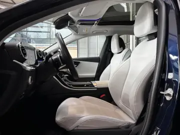 MERCEDES-BENZ C 300 e AMG Line LED Distr  Pano HUD R.Cam