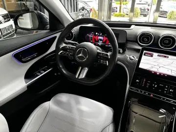 MERCEDES-BENZ C 300 e AMG Line LED Distr  Pano HUD R.Cam