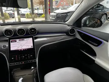 MERCEDES-BENZ C 300 e AMG Line LED Distr  Pano HUD R.Cam
