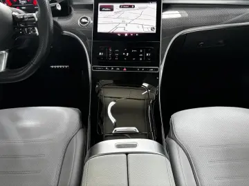 MERCEDES-BENZ C 300 e AMG Line LED Distr  Pano HUD R.Cam