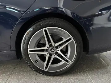 MERCEDES-BENZ C 300 e AMG Line LED Distr  Pano HUD R.Cam