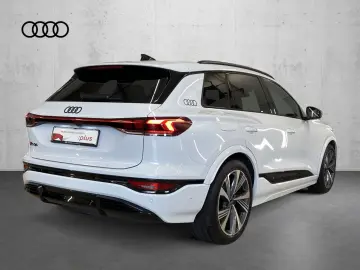 AUDI SQ6 e-tron  Matrix Panoramic
