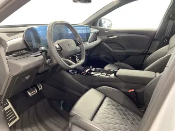 AUDI SQ6 e-tron  Matrix Panoramic