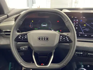 AUDI SQ6 e-tron  Matrix Panoramic
