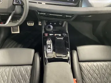 AUDI SQ6 e-tron  Matrix Panoramic