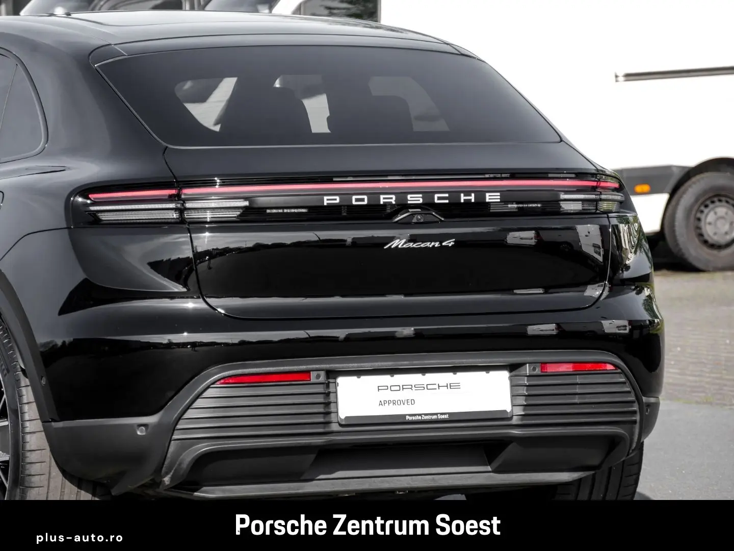 PORSCHE Macan Electric 4 21-Zoll PASM Panoramadach BOSE