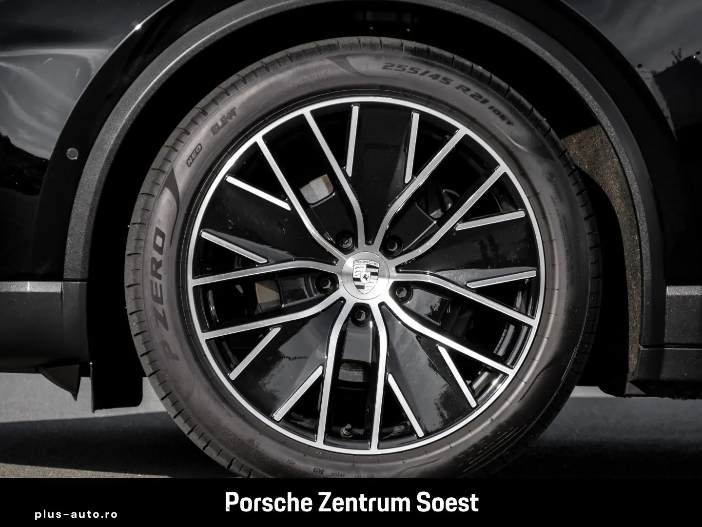 PORSCHE Macan Electric 4 21-Zoll PASM Panoramadach BOSE