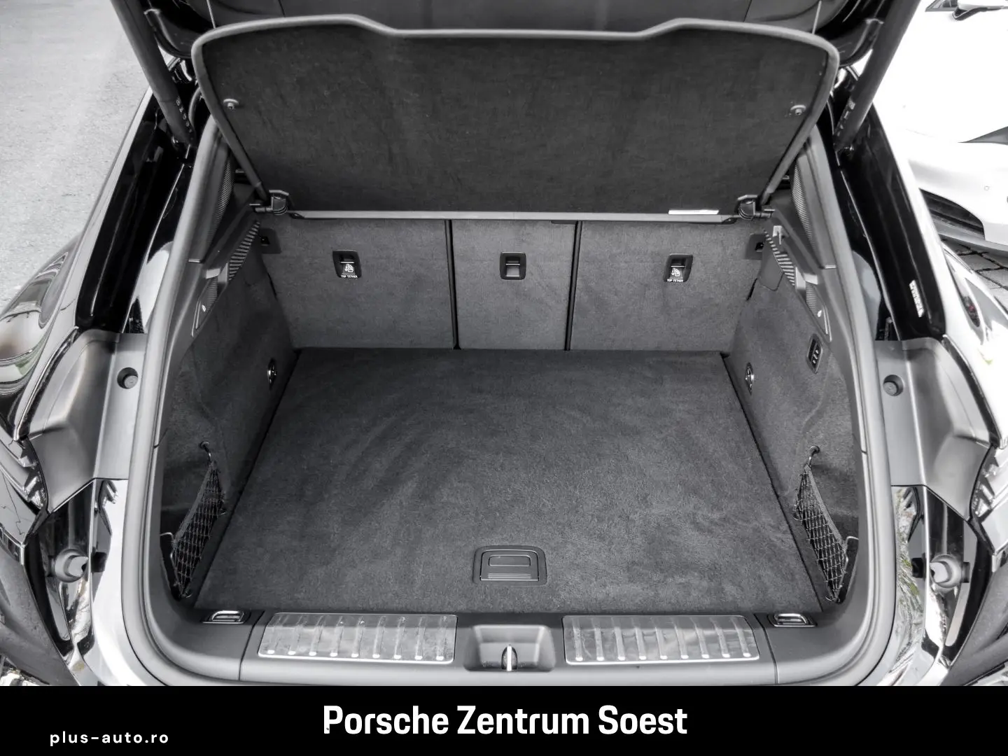 PORSCHE Macan Electric 4 21-Zoll PASM Panoramadach BOSE