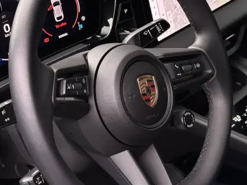 PORSCHE Macan 4 Pano-Dach 360-Grad-Kamera