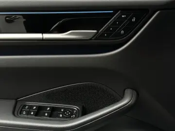 PORSCHE Macan 4 Pano-Dach 360-Grad-Kamera