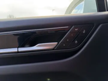 PORSCHE Macan 4   Abstandsregeltempostat   Sport Chrono